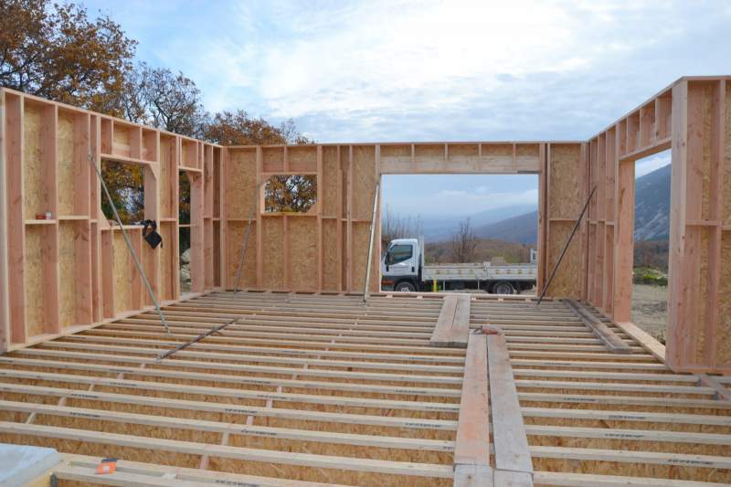 Fabricant de maison à ossature bois passive sur-mesure en Luberon